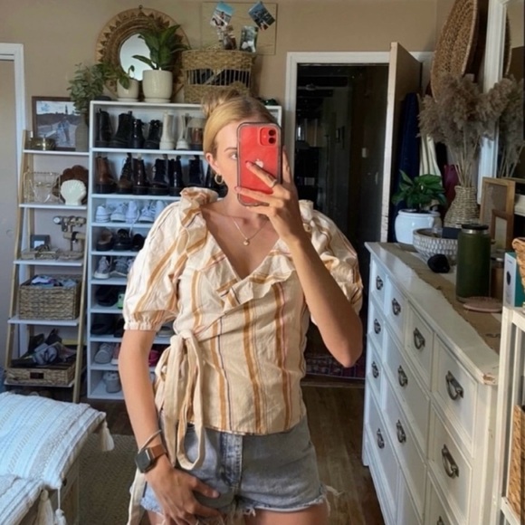 Striped Off-Shoulder Ruffle Top - Picture 9 of 10